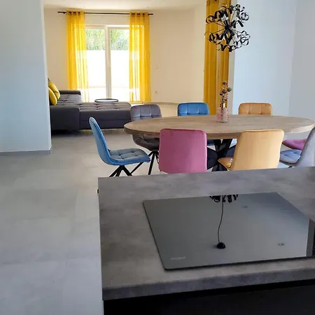 Lägenhet Cozy In Bibinje